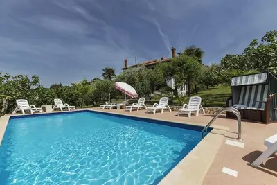 Image de Mugeba Club A1, à 2, 2 km de la plage, 4 personnes, piscine extérieure, WiFi gratuit, parking