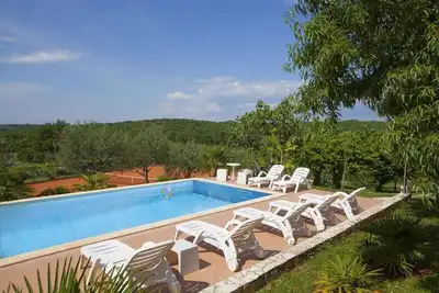 Image de Mugeba Club A2, à 2. 2 km de la plage, 2 personnes, piscine extérieure, WiFi gratuit, parking