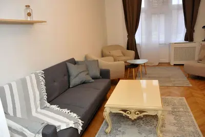 Image de Appartement confortable près du théâtre Queen Marie
