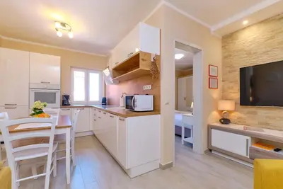 Image de Appartement de deux chambres avec la terrasse Mali Losinj, Losinj (A-15201-c)