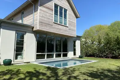 Image de Sunny modern 4-bedroom East Hampton Village Fringe