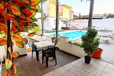 Image de Choix familial avec vue sur la piscine