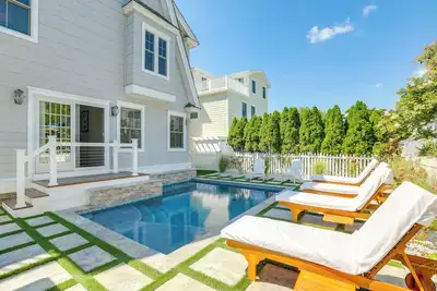 Image de Nouveau! Grand Avalon Beach House - 2 blocs à l'eau!