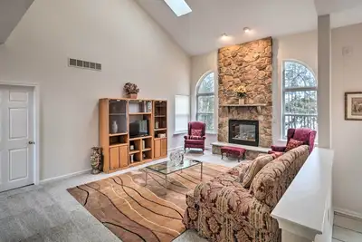 Image de Nouveau! Maison familiale Blue Mtn Lake, Ă quelques pas de la plage!