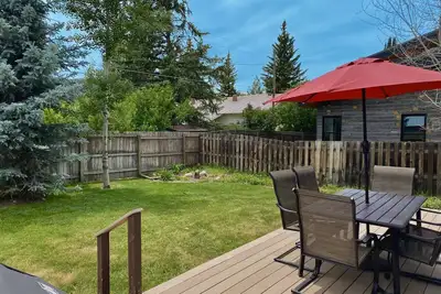 Image de Bring Your Pup! Dog-Friendly Dt Home w/ Fenced Yard, Deck, Grill, W/D & Walk to Eats, Parks & Trails