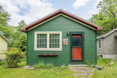 Image de Le cottage pittoresque de Sears \"Helena's\", Ă un seul niveau, en diagonale en face du Sweet Shoppe dans Eagles Mere.