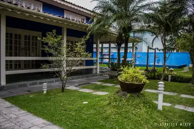 Image de Maison de préservatifs. Jd Pernambuco 1, piscine, club de football, barbecue et télévision par câble