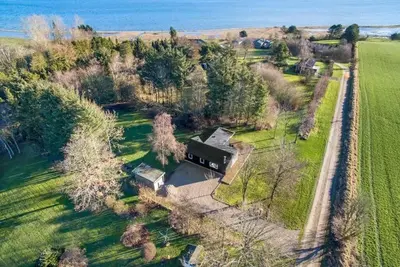 Image de Delightful holiday cottage with view over the Limfjord. Wi-fi. Aircon.