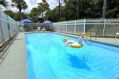 Image de Piscine privée, vue sur l'océan, toutes les chambres ont une salle de bain attenante