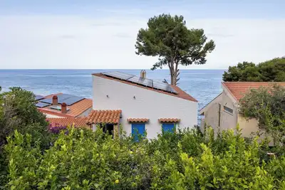 Villa avec terrasse à 10 mètres de la mer sur le golf de Capo Zafferano.