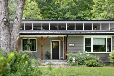 Image de Retraite au GratiDude Lodge à Leipers Fork