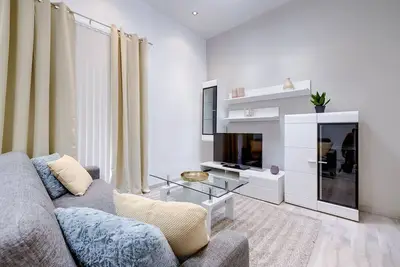 Image de Gorgeous 1br Apartment steps to the Promenade