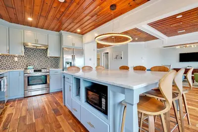 Image de 510 Caswell: Là où le surf rencontre le son et les vues panoramiques côtières vous attendent.