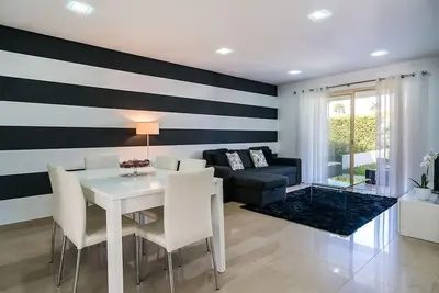 Maison moderne avec piscine, à 600 m de la plage