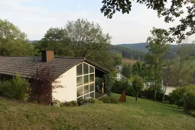 Image de Charmante maison de vacances avec une vue magnifique, à proximité de Biggesee.