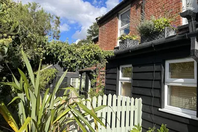 Image de Cottage familial Ă Suffolk / Norfolk Broads Village. Cabane de plage.