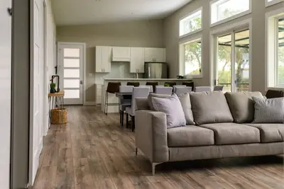 Image de Ferme moderne - Proche des lieux de mariage du sud-ouest d'Austin
