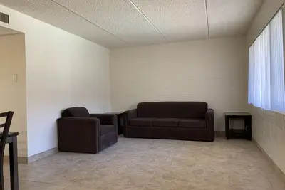 Image de Meublé 2bd / 2bth Apt à distance de marche de l'UofA