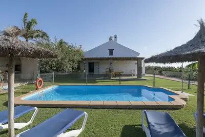 Image de Maison de vacances privée avec Wifi, piscine privée, climatisation, Tv, terrasse, parking
