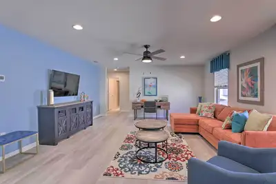 Image de Nouveau! Maison familiale spacieuse avec piscine <5 Mi à Disney!