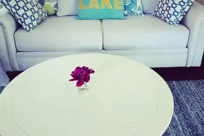 Image de Cabine confortable au bord du lac avec bain à remous près de Bloomington et Brown County