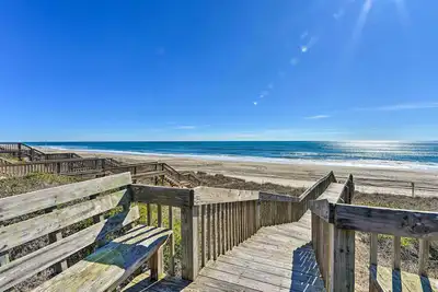 Image de Nouveau! «West of the Moon» Ocean Apt w / Beach Access!