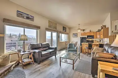 Image de Nouveau! Condo avec vue sur la montagne et accès au bain à remous!