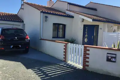 Image de Maison dans quartier tranquille, terrasse et jardinet clôturé à proximité plages