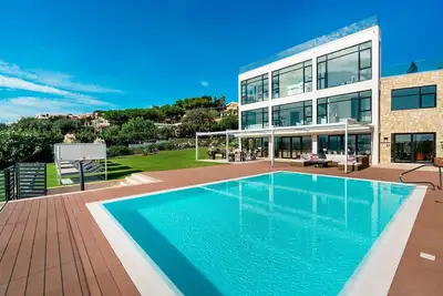 Image de Villa de luxe en Sicile près de Syracuse et en bord de mer avec piscine, climatisation, Wi-Fi