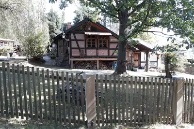 Image de maison d'été idyllique au charme historique
