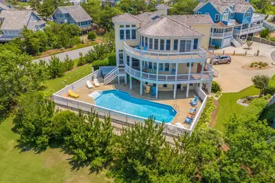 Image de Home On The Range: piscine et bain à remous privés, ascenseur, piscine communautaire et magnifiques couchers de soleil!