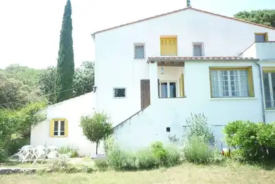 Image de Mas à la campagne. \n4 Chambres. 2 Salles De Bain. 2 Wc. 8 personnes.