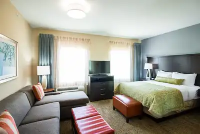 Image de Studio confortable à Plano | Petit-déjeuner gratuit, Wi-Fi gratuit, Piscine extérieure