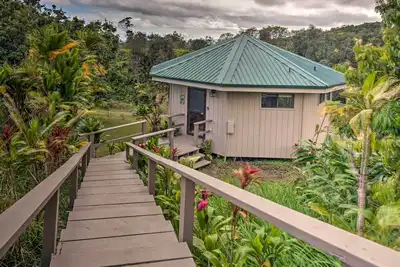 Image de Nouveau! Hilo Couples Retreat ~ 6 Mi à Honoli'i Beach!
