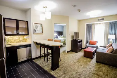 Image de Petit-déjeuner gratuit, Wi-Fi gratuit, piscine extérieure | Douche accessible en fauteuil roulant