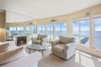 Image de Ocean Front Condo 3-6 mois de location disponible