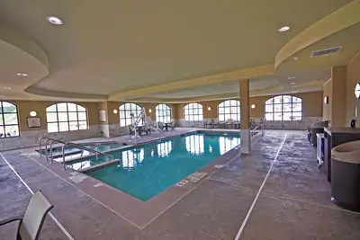 Image de Suite confortable | Petit-déjeuner gratuit, Wi-Fi gratuit, piscine intérieure et bain à remous