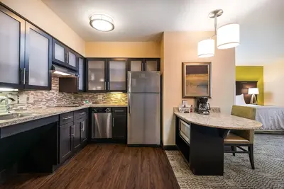 Image de Petit-déjeuner gratuit, Wi-Fi gratuit, piscine intérieure et bain à remous | Studio avec Douche Accessible en Fauteuil Roulant
