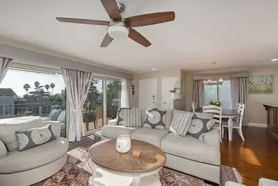 Image de Coastal Modern Beach Cottage-2 chambres / 2 salles de bain, potager biologique, Walk2Beach