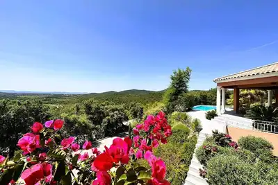 Image de Superbe Villa climatisée pour 6 personnes avec piscine et belle vue mer à La Londe les Maures