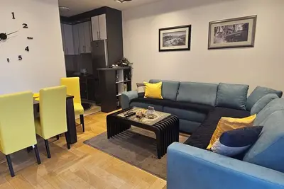 City Center Stylish 1br Apartment w / Pool