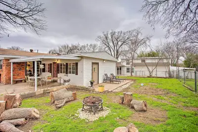 Image de Nouveau! Maison du district de la rivière acceptant les animaux de compagnie avec foyer extérieur!