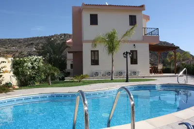 Image de Athina Villa. Villa de vacances, avec piscine privée et jardin paysager. Wifi