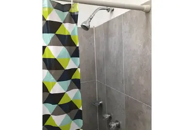 Image de Chambre privée confortable près du centre-ville