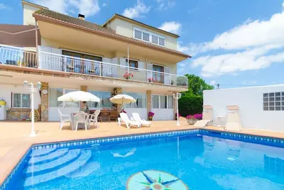 Image de Club Villamar - Charmante villa idéale pour de grandes familles jusqu'à 9 personnes, située dans. . .