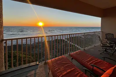 Image de Indian Rocks Beachfront Heaven - 2 Br et piscine en bord de mer! Vous réservez maintenant l'été! ??