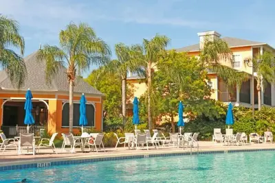 Image de Condo dans un complexe avec piscines chauffées, bains à remous, restaurants et plus. . . près de Disney
