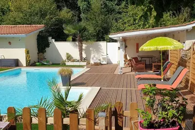 Image de Maison avec piscine sans vis Ă vis- proche Bordeaux - 3 ch - 6 pers