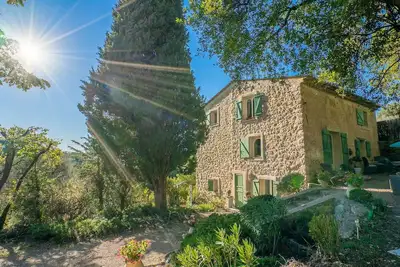 Image de Belle maison de vacances privée avec piscine privée, Wifi, Tv, patio, animaux admis et parking