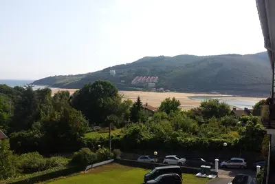 Grand appartement avec terrasse sur Urdaibai